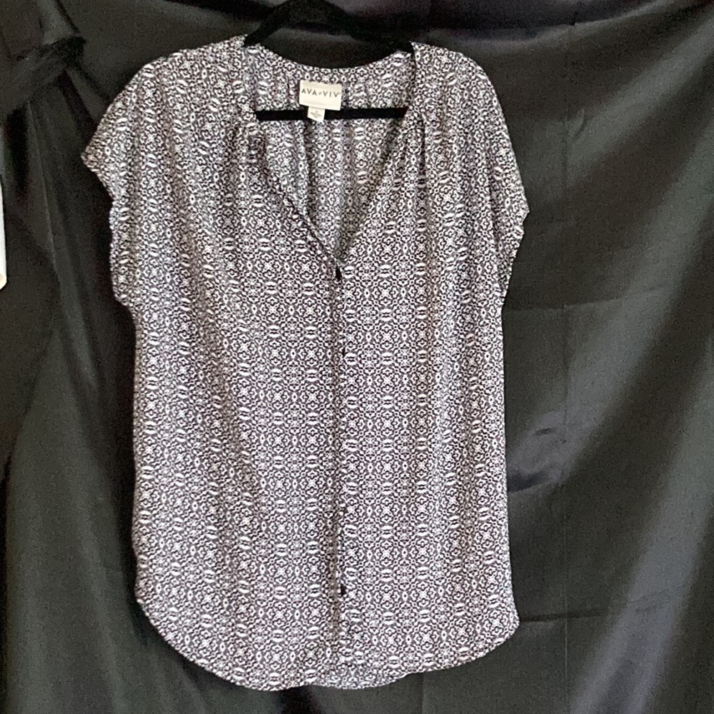 Womens Black & White V Neck Short Sleeve Invisible Button Top by Ava & Viv sz 0X